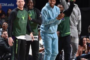 PG模拟器-雄鹿敲响如意算盘落到第三 绿军76人各有难题